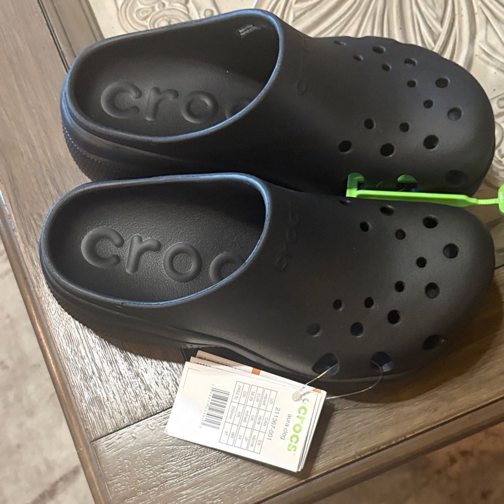 CROCS Women Slip-On Slippers - Black